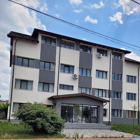 Studio Home Onesti Bagian luar foto